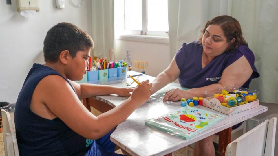 Criança autista inicia tratamento especializado após atuação jurídica da Defensoria Pública