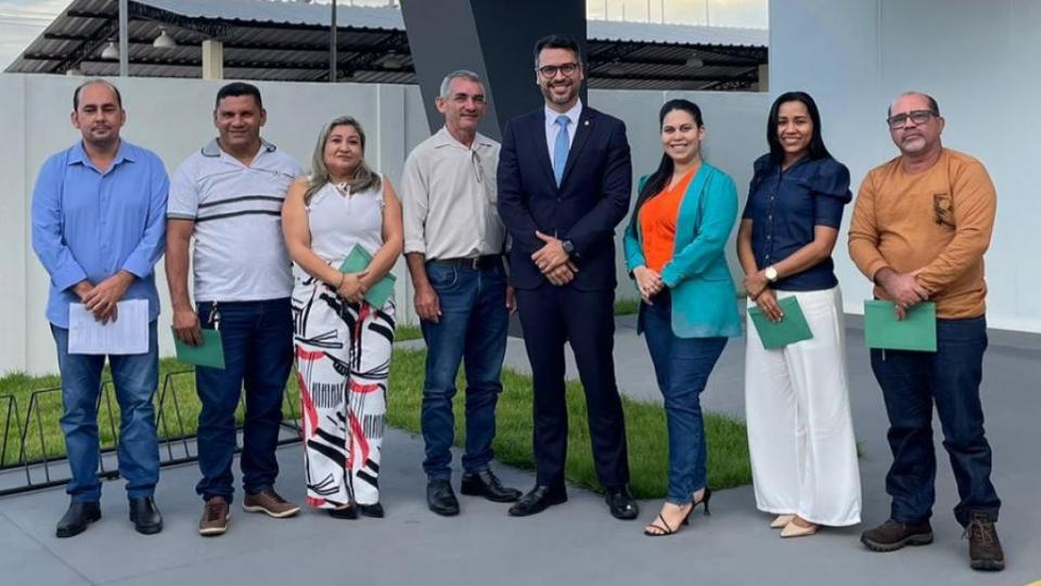 Defensor de Porto Grande recebe vereadores para auxiliar na implementação de projetos sociais